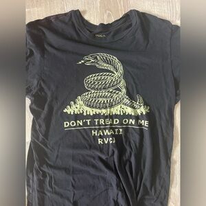 RVCA Hawaii Shirt Don’t Tread on me sz large